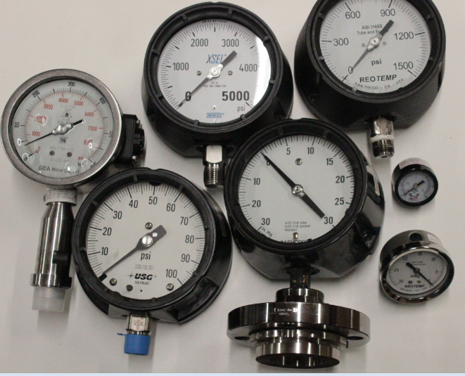 0/2000 psi Range Bottom Mount Glycerine Filled Pressure Gauge with a Stainless Steel Case and Internals and Polycarbonate Lens 1/2 Male NPT Connection Size PIC Gauges PIC Gauge 301L-402O 4 Dial Stainless Steel Bezel 1/2 Male NPT Connection Size 
